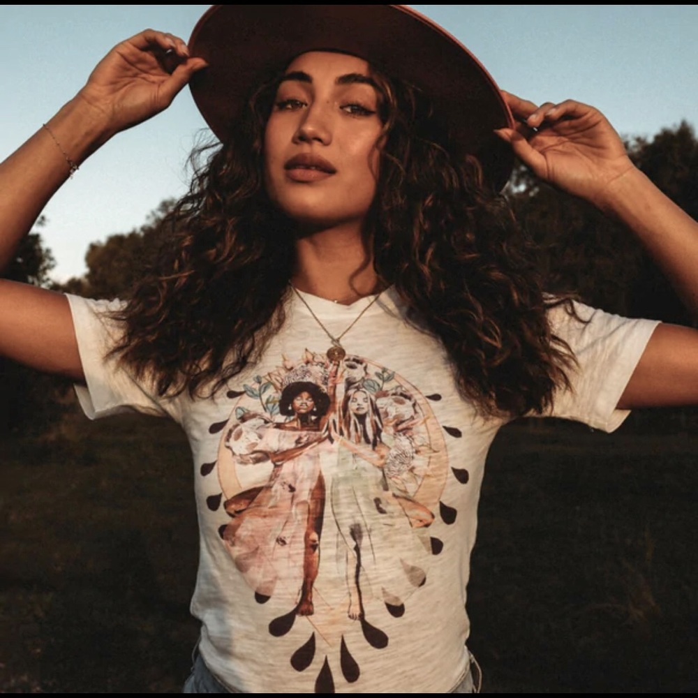 CHASING RIVERS AUSTRALIA YOGA TEE SHIRT X LARGE